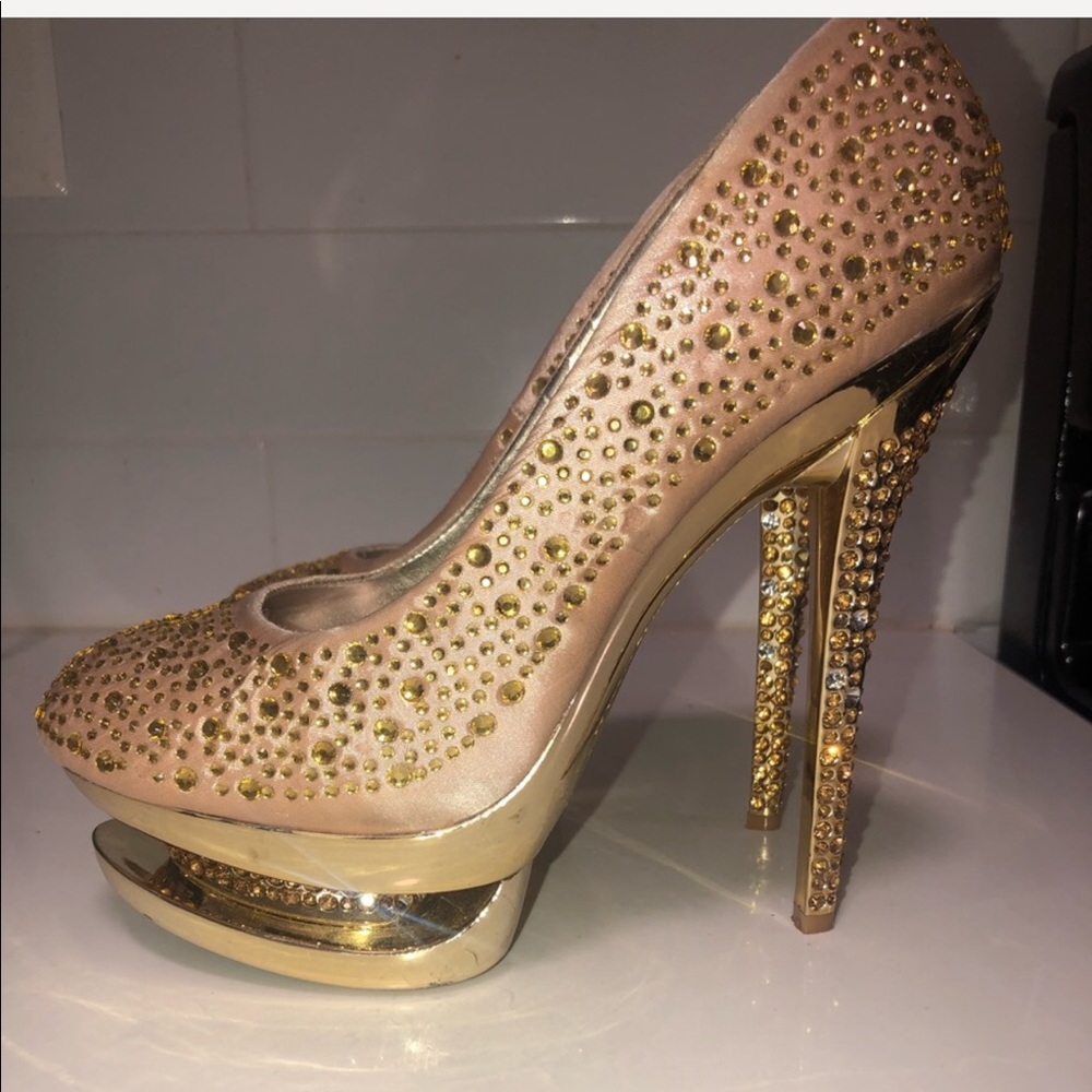 Gold bedazzled 6” heel Pumps
